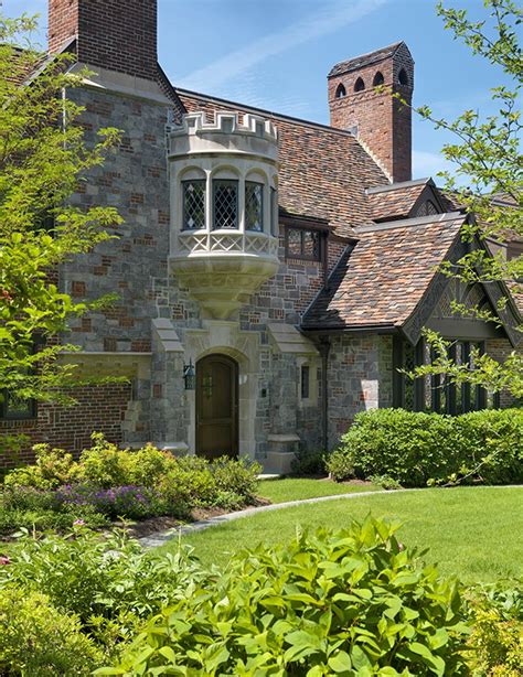 tudor style house history.